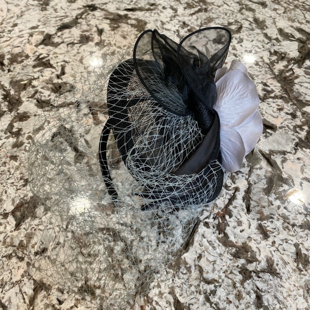 August Hat Company Fish‎ Net Flower Headband